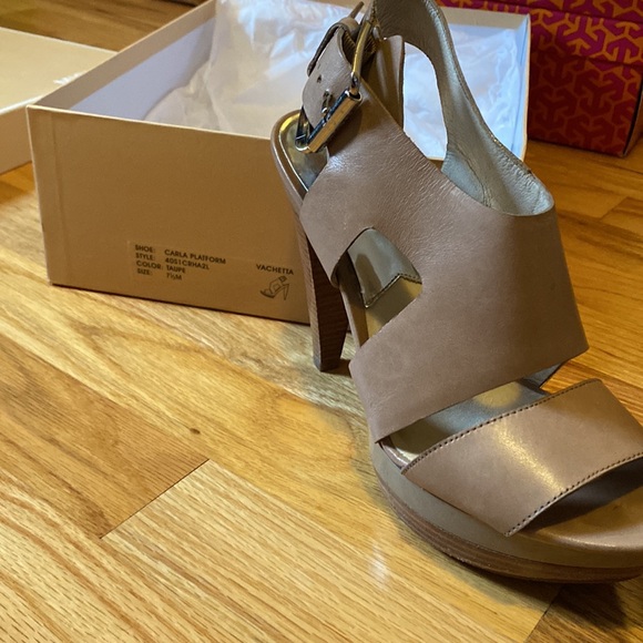 Michael Kors Carla Platform Sandal | Taupe - 7.5 - Picture 3 of 4